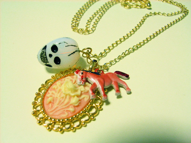necklace_skull_donky